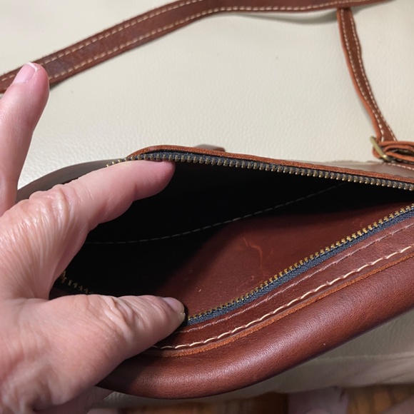 Portland Leather Goods Convertible Envelope Crossbody Bag - Picture 4 of 12